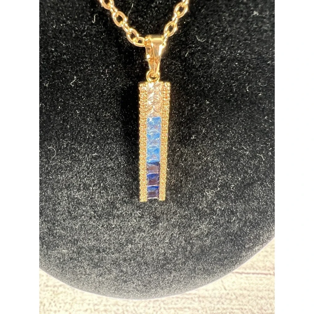 Vince Camuto‎ Gold Tone Blue Crystal Bar Pendant Necklace 20.5